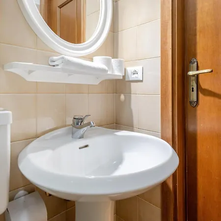 Hostdomus - Casa Floris Apartamento Alassio